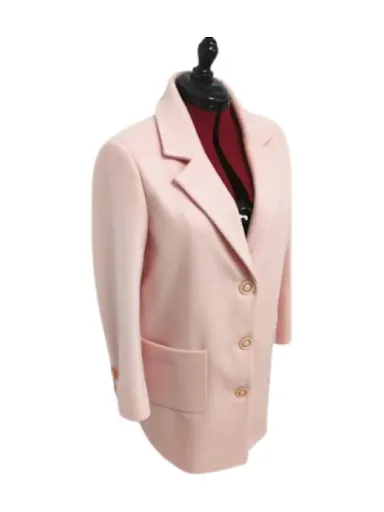 Pracownia Krawiecka ALPAKA "Wejście do pracowni od strony z balkonami".